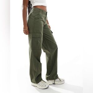 Levi's 94 baggy cargos Pants in khaki Womens relaxed fit 26